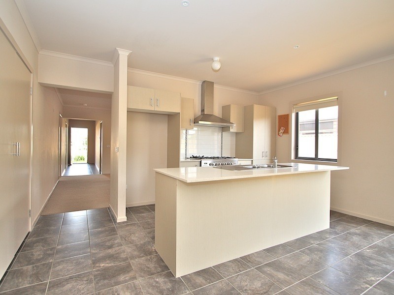 2 Delft Place, Pakenham VIC 3810