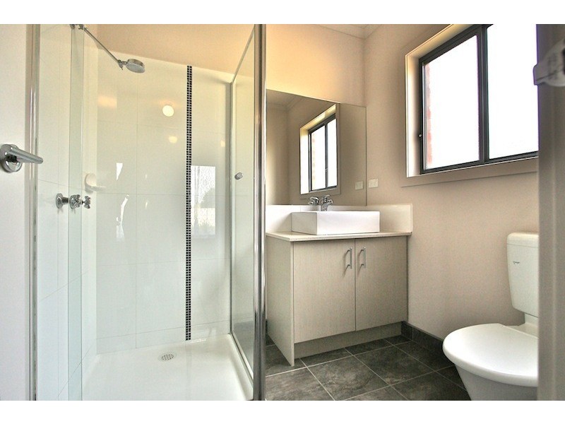 2 Delft Place, Pakenham VIC 3810