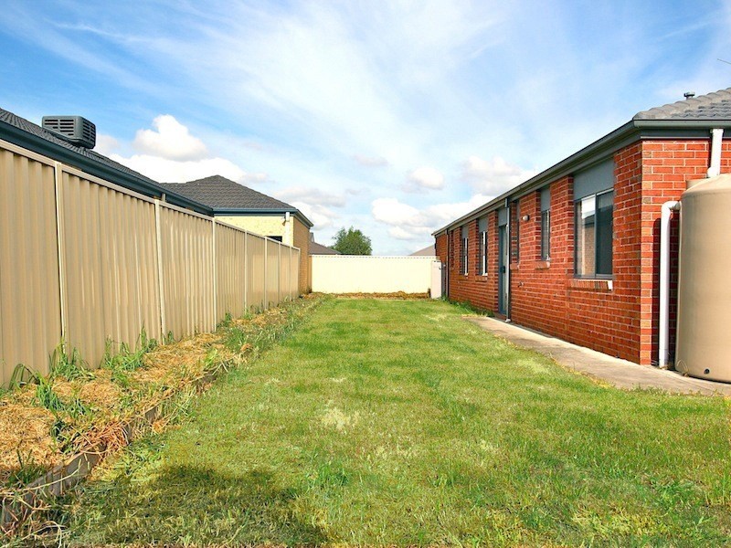 2 Delft Place, Pakenham VIC 3810