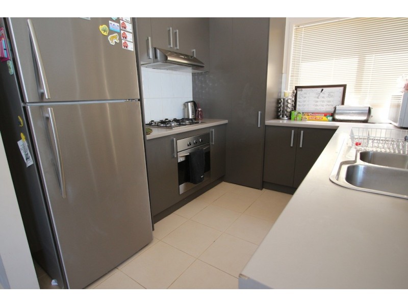 Unit 9 / 120 Ahern Road, Pakenham VIC 3810