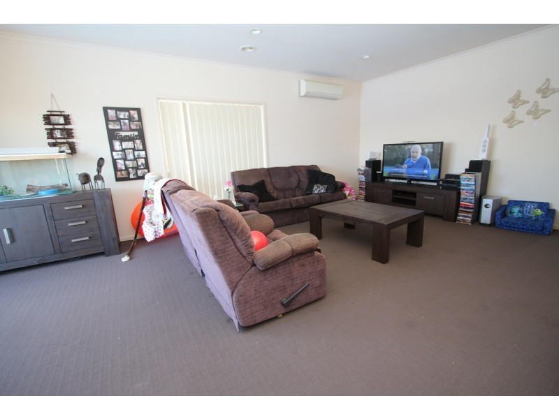 Unit 9 / 120 Ahern Road, Pakenham VIC 3810
