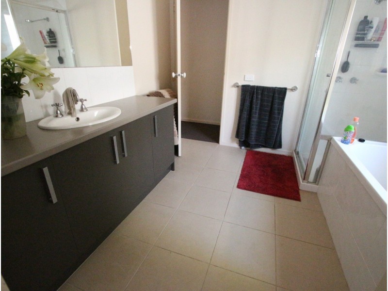 Unit 9 / 120 Ahern Road, Pakenham VIC 3810