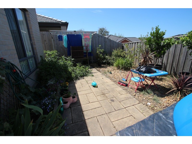 Unit 9 / 120 Ahern Road, Pakenham VIC 3810