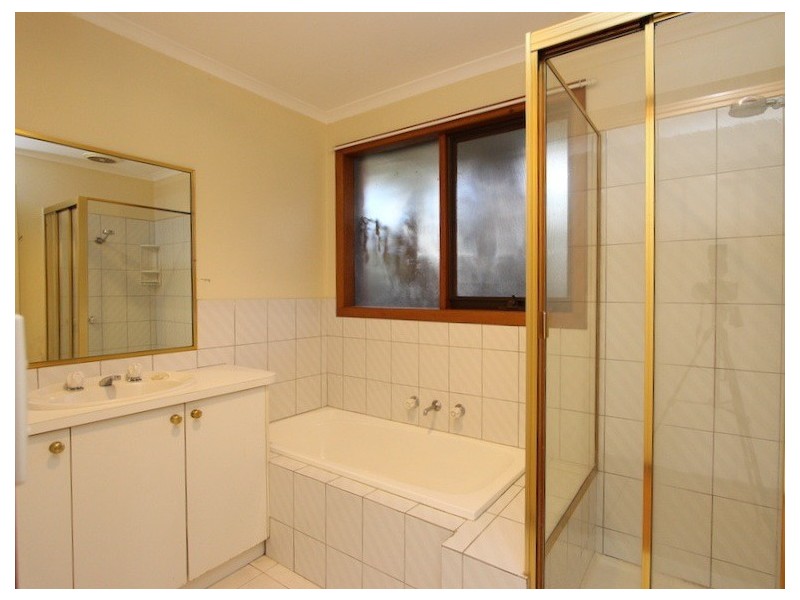 28 Bridle Place, Pakenham VIC 3810