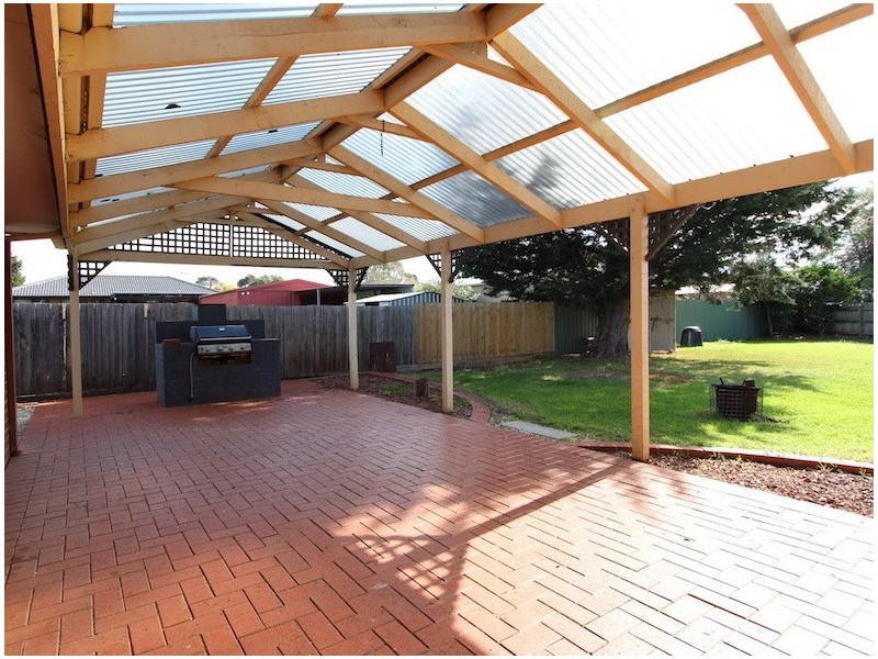 28 Bridle Place, Pakenham VIC 3810