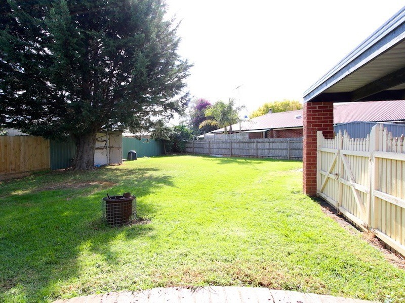 28 Bridle Place, Pakenham VIC 3810