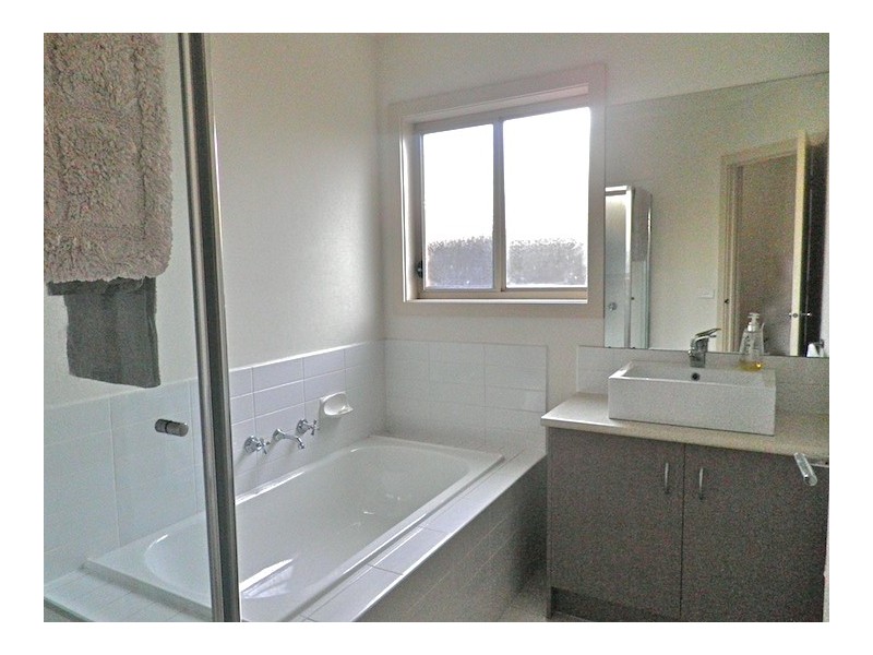 38 Pomegranate Way, Pakenham VIC 3810