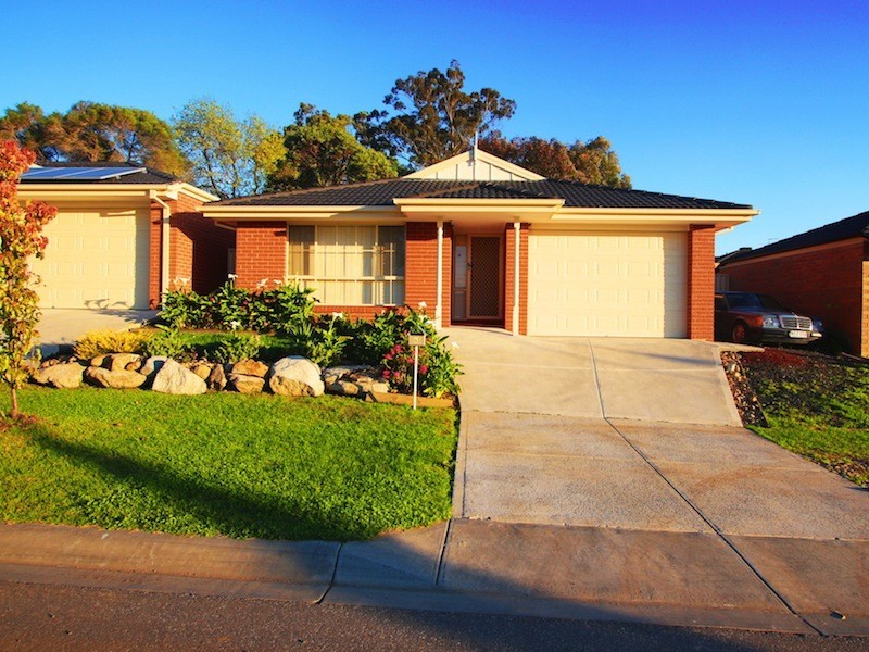 4 Penarie Place, Pakenham VIC 3810