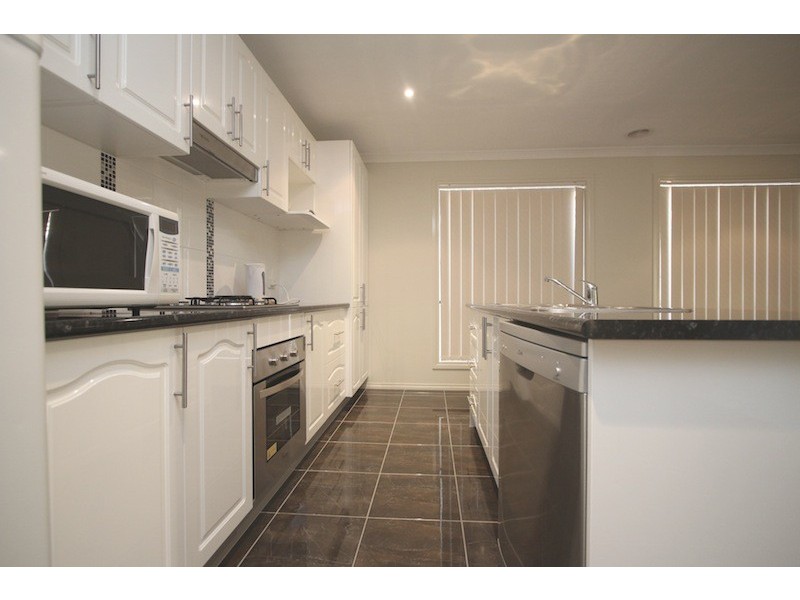 4 Penarie Place, Pakenham VIC 3810