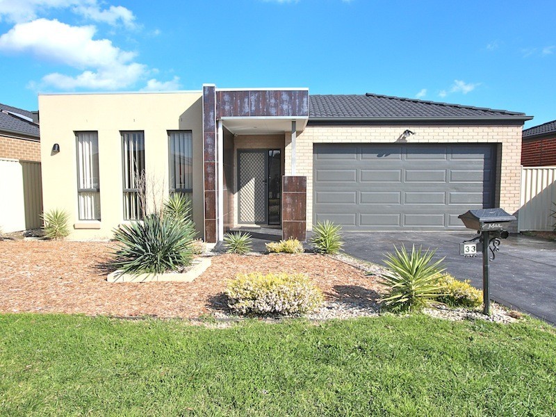 33 Salvia Avenue, Pakenham VIC 3810