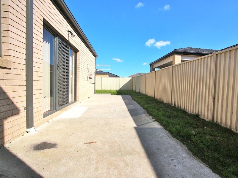 33 Salvia Avenue, Pakenham VIC 3810
