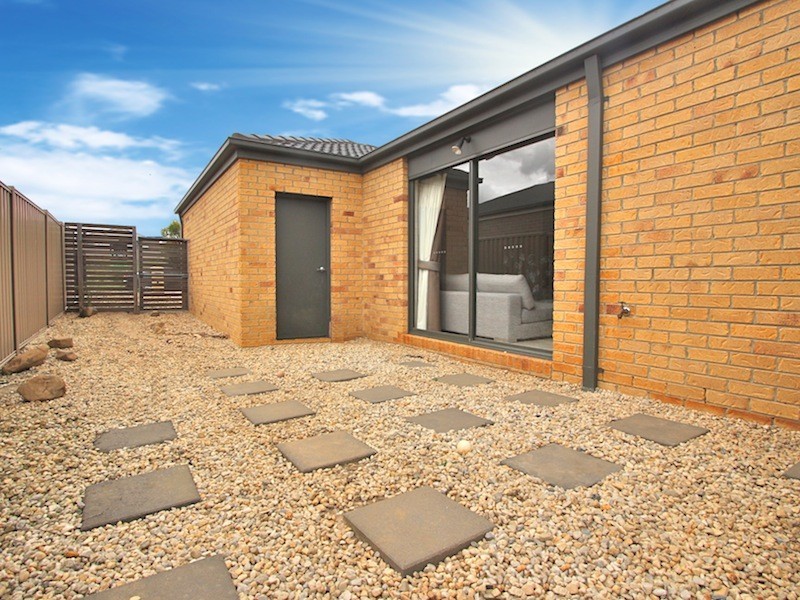 10 Villella Drive, Pakenham VIC 3810