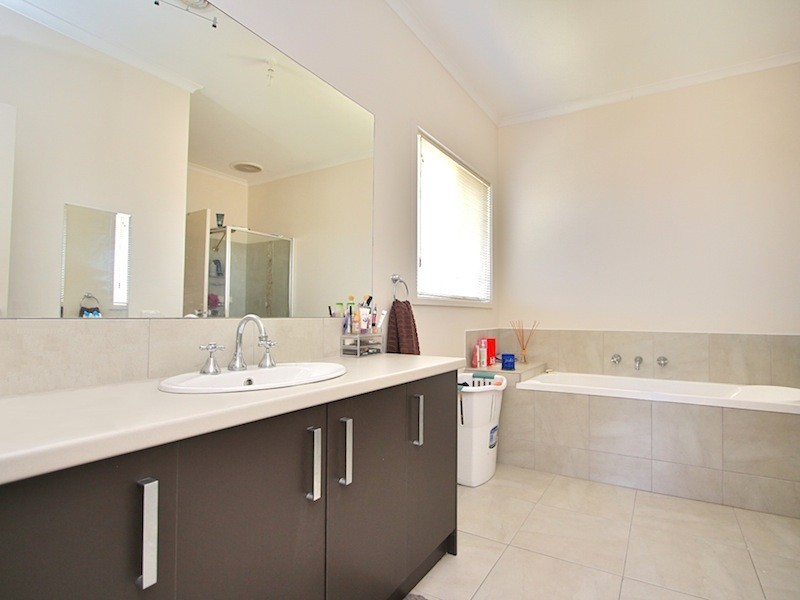 5/124 Ahern Road, Pakenham VIC 3810