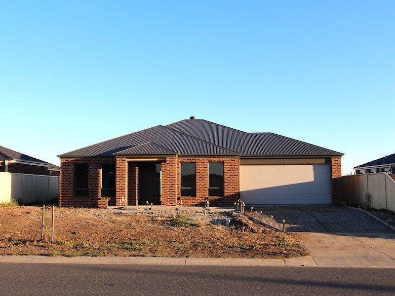 156 Blue Horizons Way, Pakenham VIC 3810