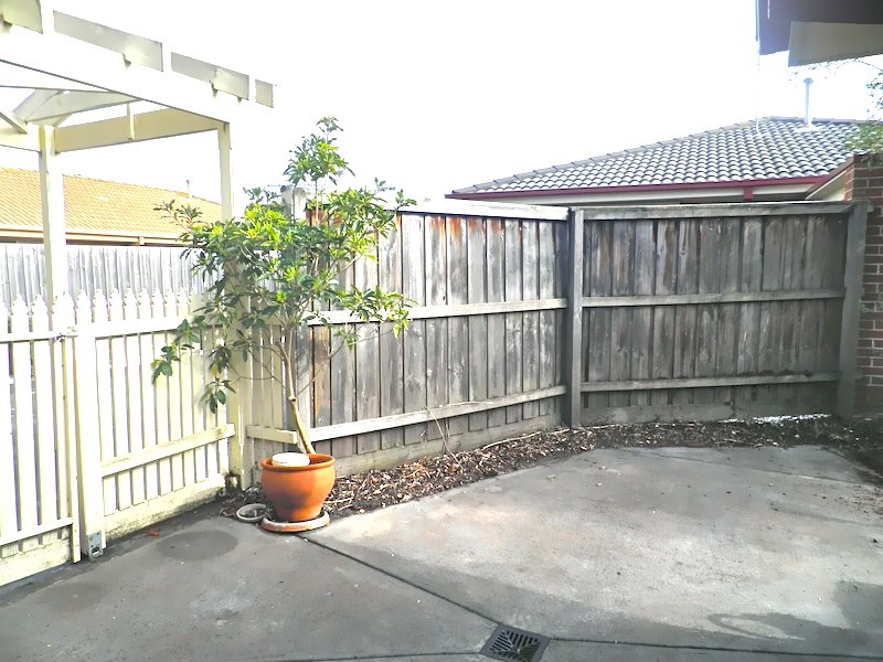 2/13A Templeton Crescent, Pakenham VIC 3810