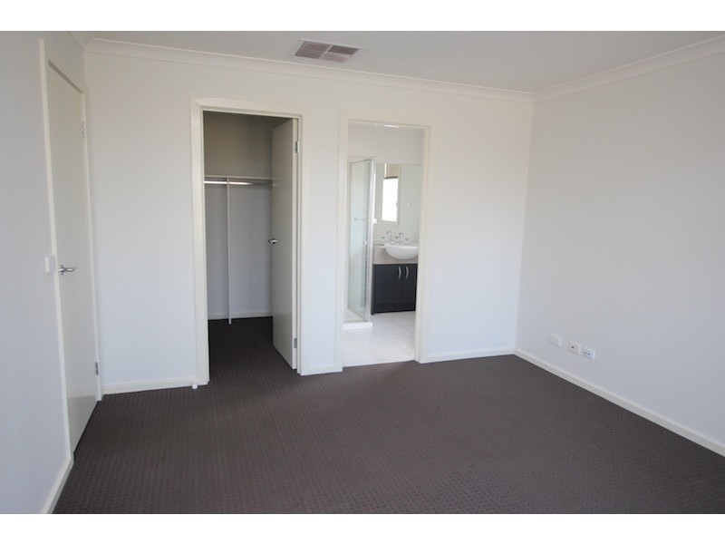 136 Webster Way, Pakenham VIC 3810