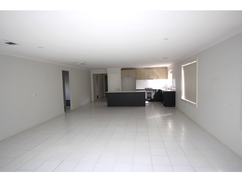 136 Webster Way, Pakenham VIC 3810