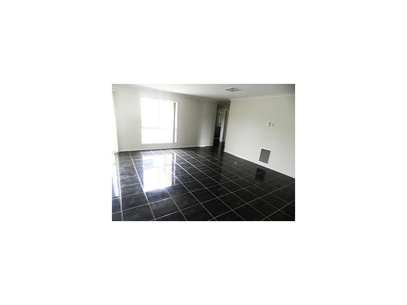 2 Pomegranate Way, Pakenham VIC 3810