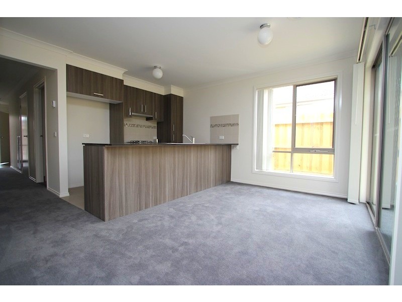 9/34-38 Sir Thomas Drive, Pakenham VIC 3810