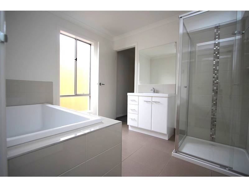 9/34-38 Sir Thomas Drive, Pakenham VIC 3810