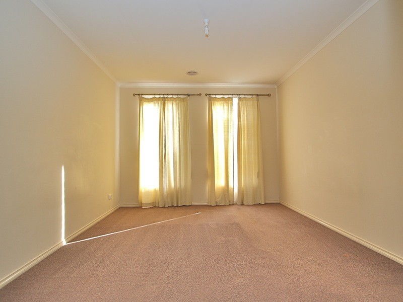 17 Tyrone Avenue, Pakenham VIC 3810