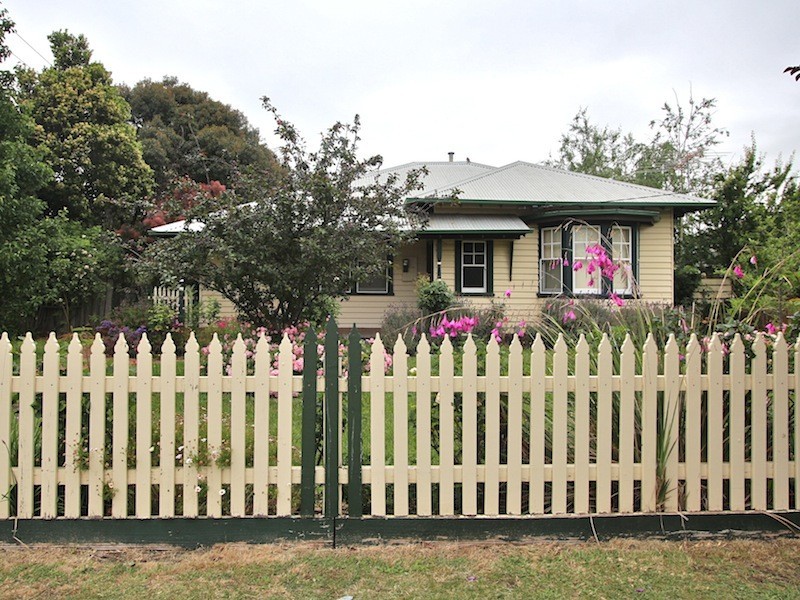 14 Rogers Street, Pakenham VIC 3810