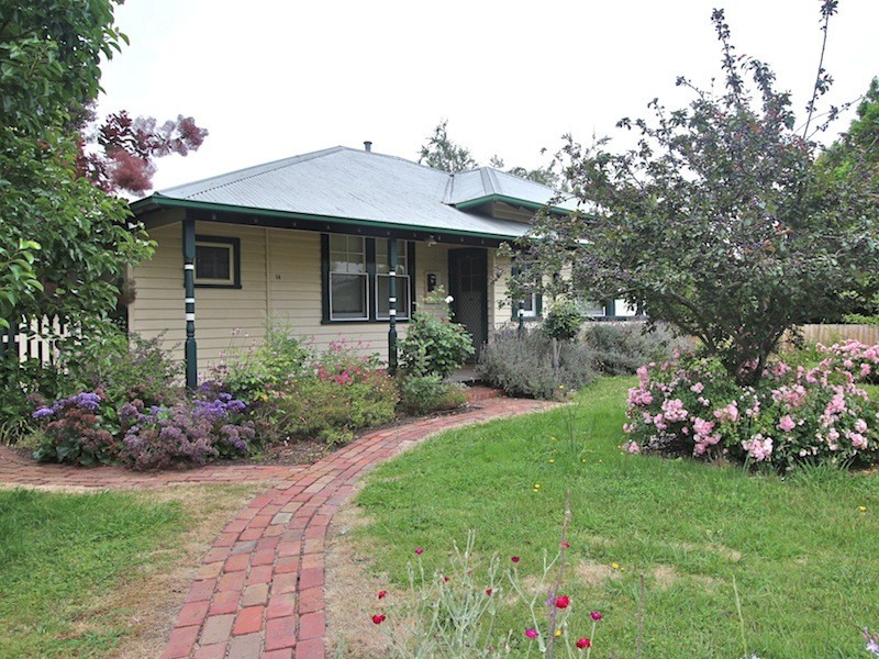 14 Rogers Street, Pakenham VIC 3810