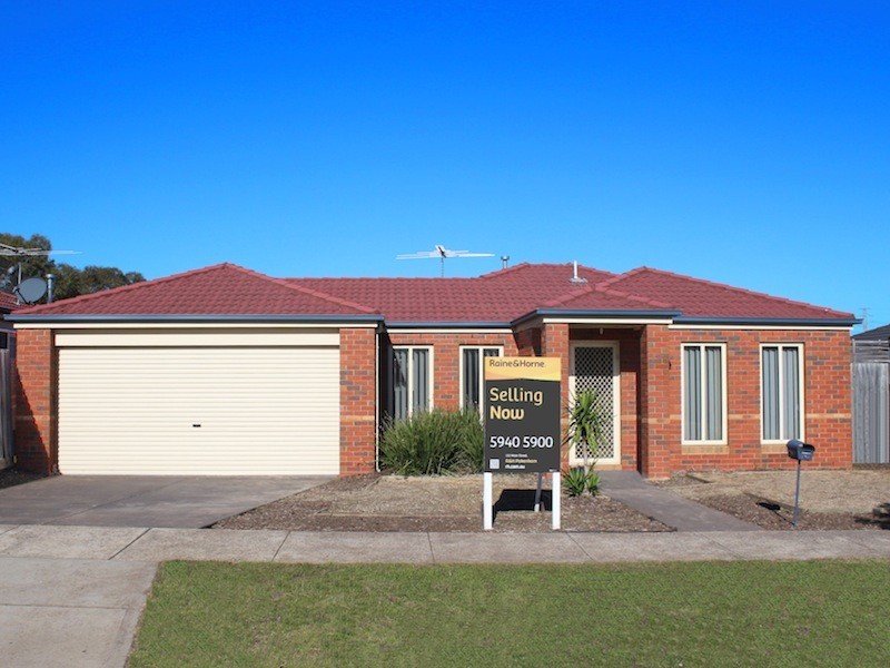 28 Providence Drive, Cranbourne VIC 3977