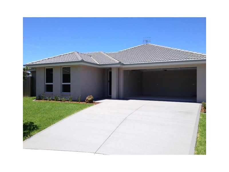 17 Oasis Close, Soldiers Point NSW 2317