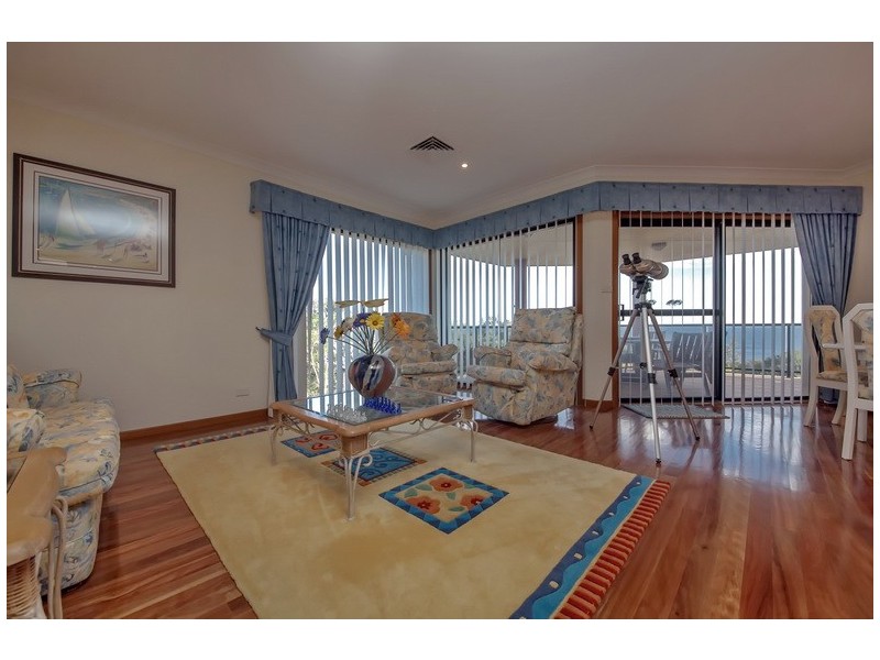 2 Pacific Street, Fishermans Bay NSW 2316