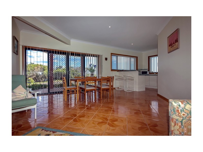 2 Pacific Street, Fishermans Bay NSW 2316