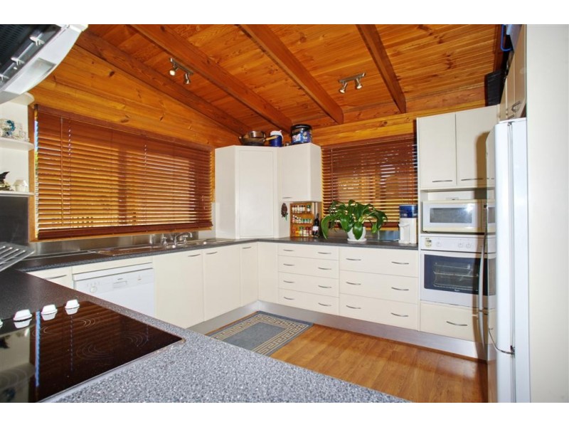 8 Lyndel Close, Soldiers Point NSW 2317