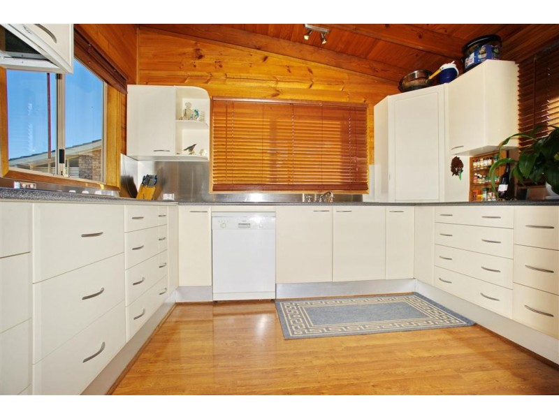 8 Lyndel Close, Soldiers Point NSW 2317