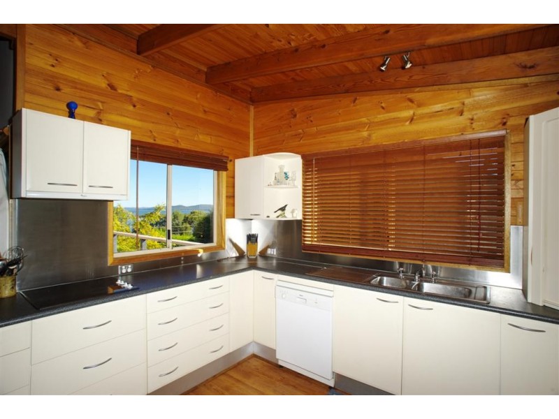 8 Lyndel Close, Soldiers Point NSW 2317