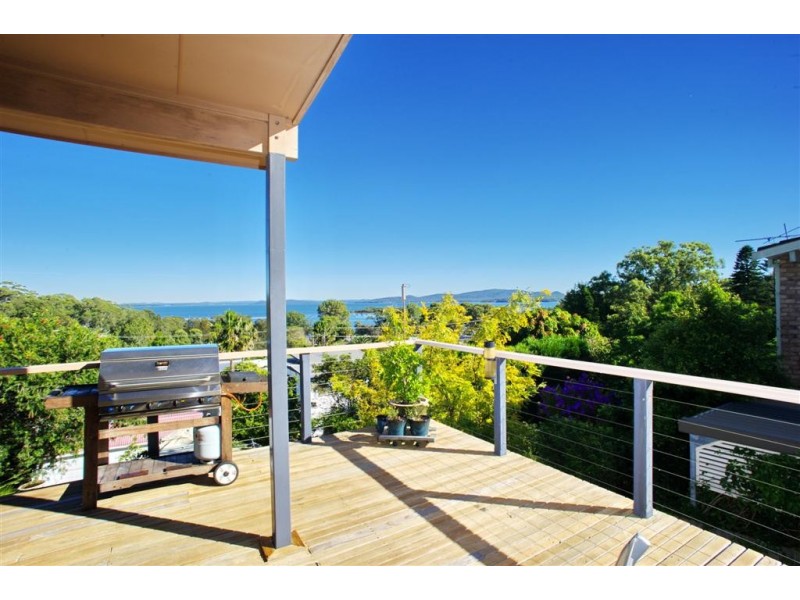 8 Lyndel Close, Soldiers Point NSW 2317
