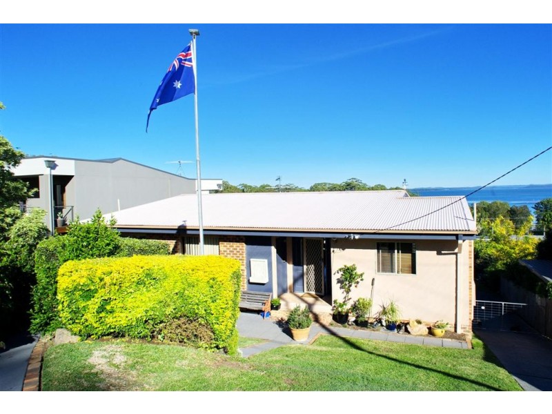 8 Lyndel Close, Soldiers Point NSW 2317