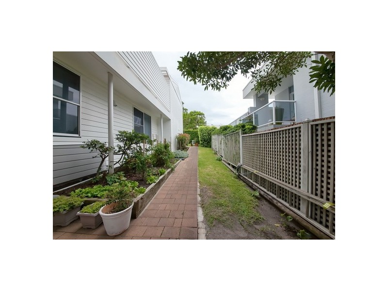 2/44 Danalene Parade, Corlette NSW 2315
