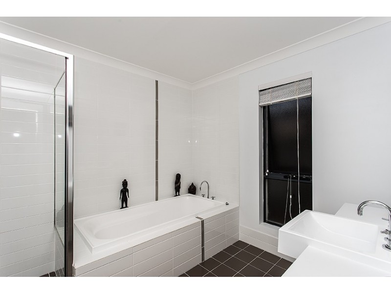 16 Oakmont Avenue, Medowie NSW 2318