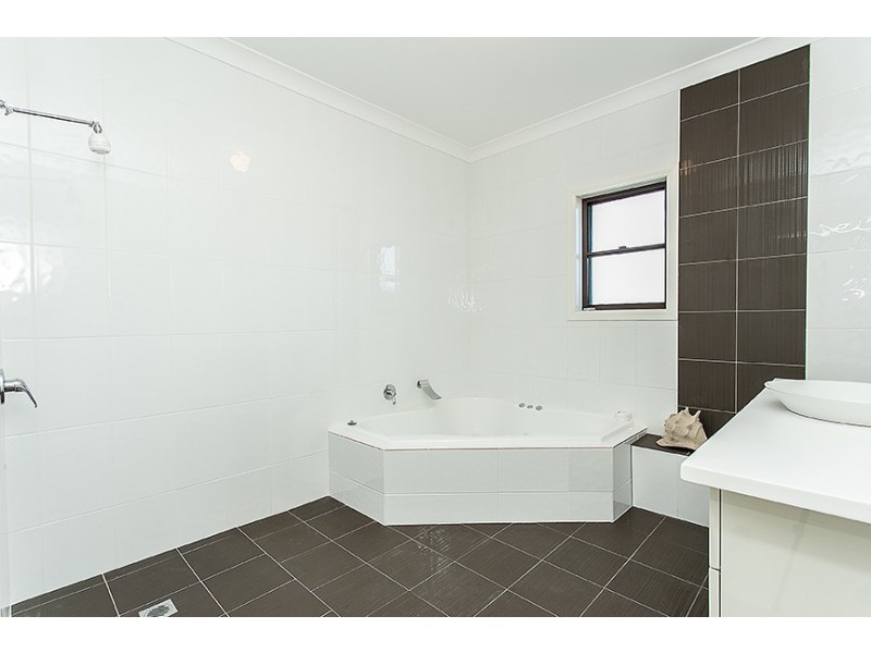 24 Oakmont Avenue, Medowie NSW 2318