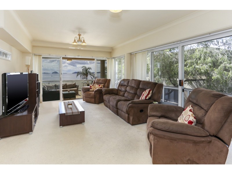 1/3 Ridgeway Avenue, Soldiers Point NSW 2317