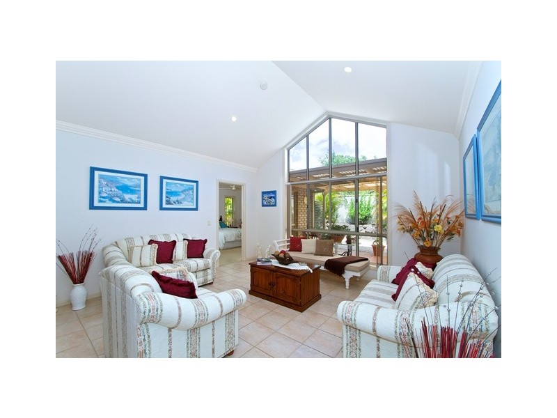 2 Fiddlewood Place, Reedy Creek QLD 4227