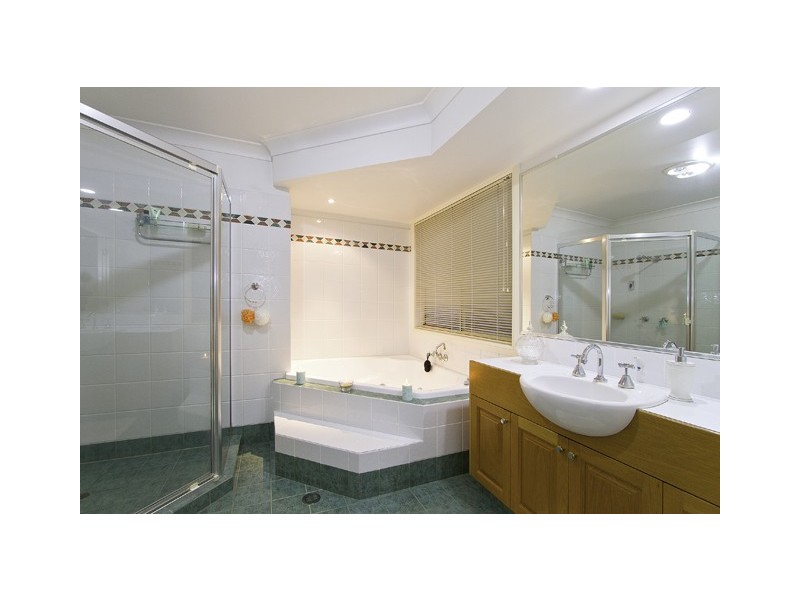 94 Honeyeater Drive, Burleigh Waters QLD 4220