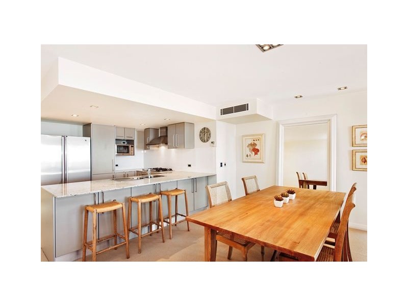 10 Fifth Avenue, Palm Beach QLD 4221