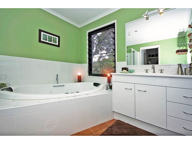 23 Cornwall Drive, Elanora QLD 4221