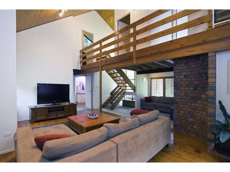 23 Cornwall Drive, Elanora QLD 4221