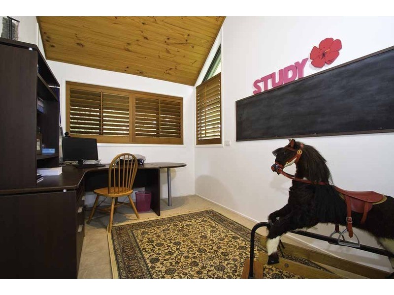 23 Cornwall Drive, Elanora QLD 4221