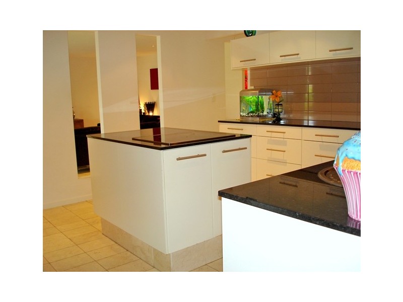 8 Denawen Street, Palm Beach QLD 4221