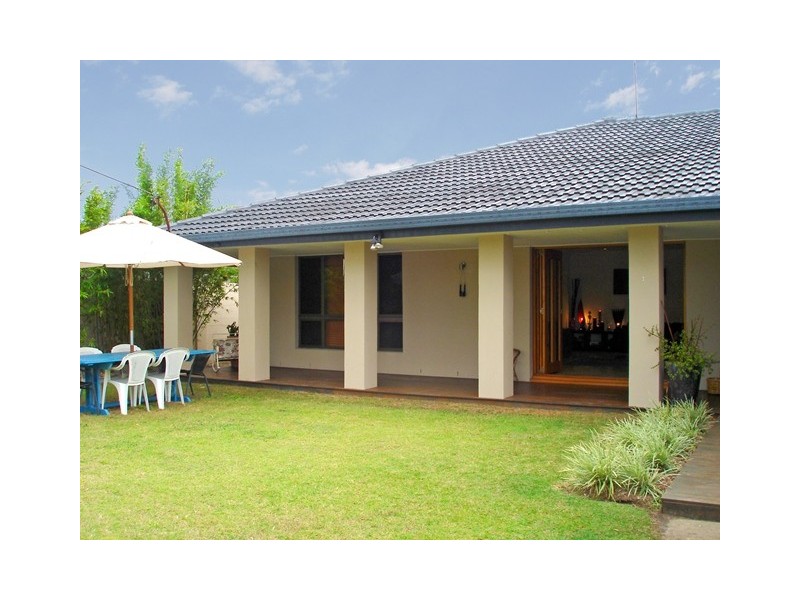 8 Denawen Street, Palm Beach QLD 4221