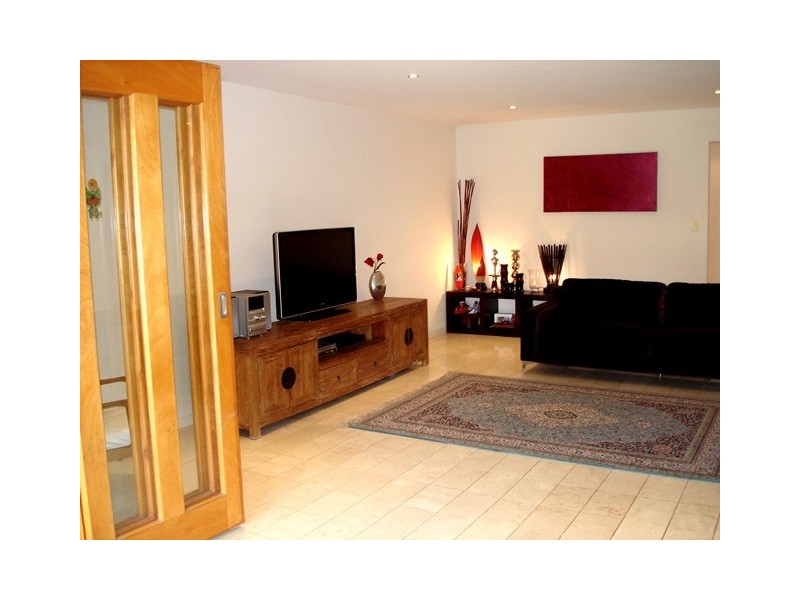 8 Denawen Street, Palm Beach QLD 4221