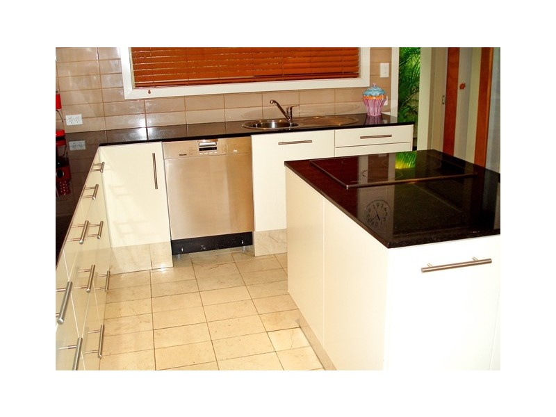 8 Denawen Street, Palm Beach QLD 4221